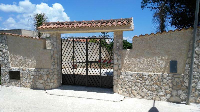 Casa Vacanze Mediterraneo Villa Tre Fontane Exterior photo